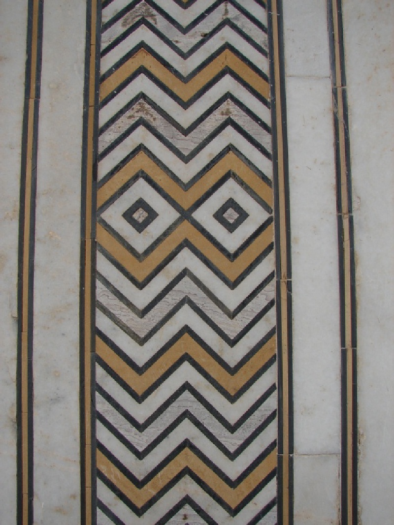 2008/03(March)/AroundTheWorld/Jaj Mahal Post/800x600_More Inlaid Patterns.JPG